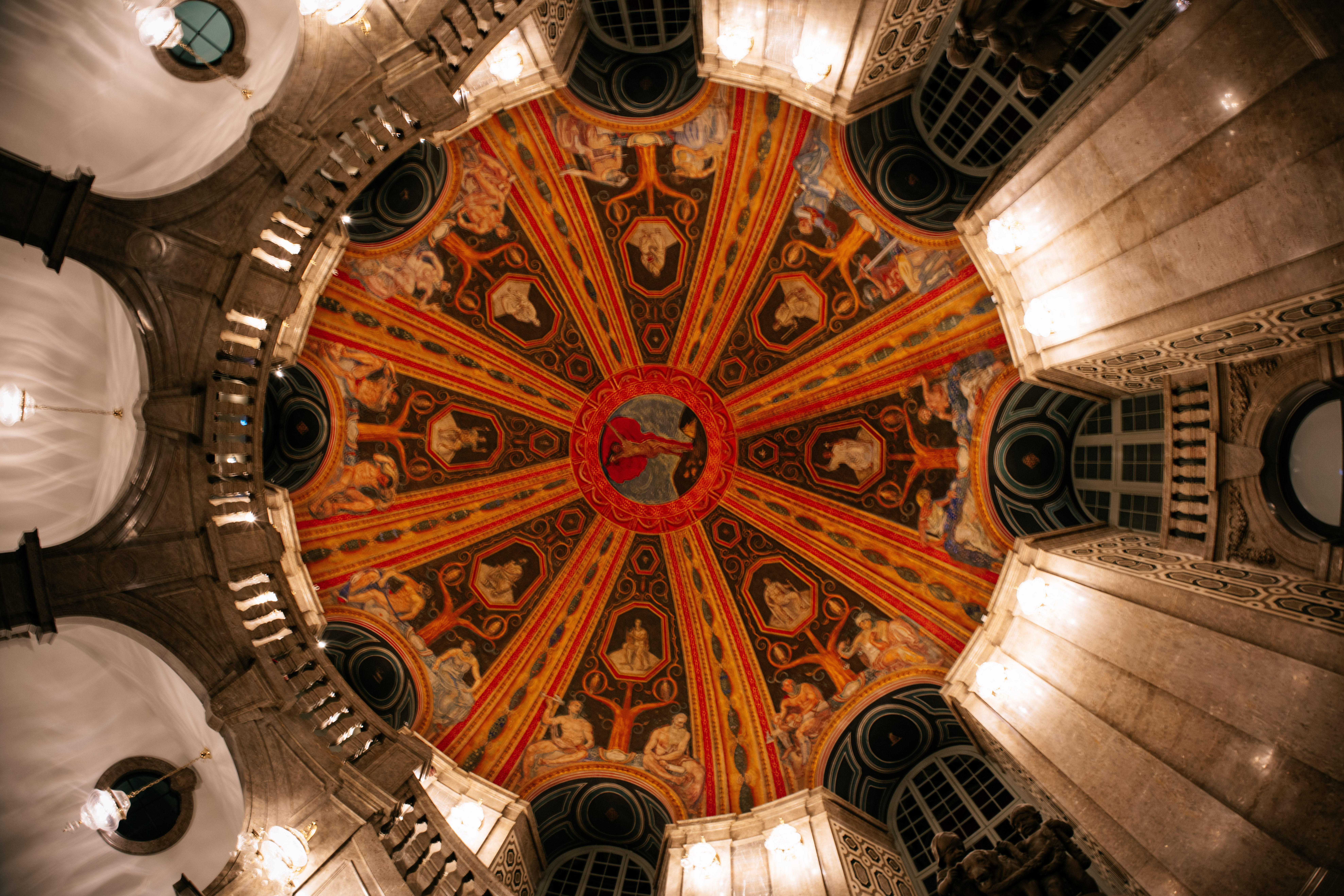 Teaser for Fundsachenversteigerung, Bilder im Rathaus, danach Weihnachtsmarkt